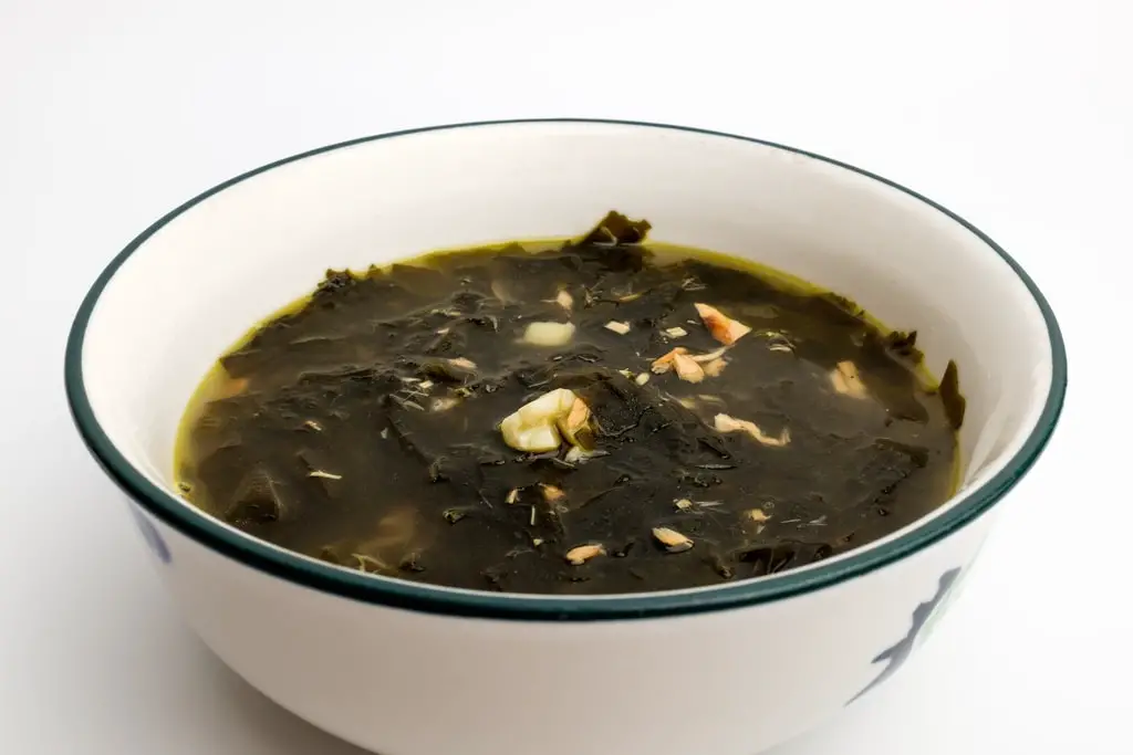 Sopa de algas coreana Miyukguk